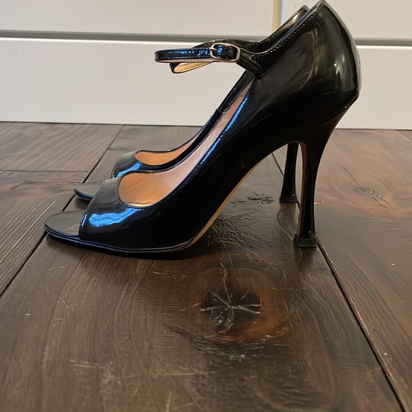 Manolo blahnik black heels. - Picture 2 of 6